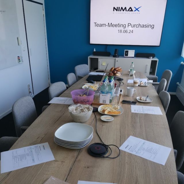 Team-Meetings bei NIMAX: Arbeit & Genuss vereint🥐
Bei unseren Team-Meetings im Einkauf geht es nicht nur um Strategien und Pläne, sondern auch um Gemeinschaft und Genuss. Jeder bringt etwas Leckeres mit, sodass unsere Besprechungen zu einem echten Highlight werden. So macht das Arbeiten gleich doppelt Spaß!😄📝

Wie gestaltet ihr eure Meetings?

#nimaxgmbh #ecommerce
______________________________________
#NimaxGmbH #TeamMeeting #Einkauf #Bürokultur #Teamwork #teamspirit #nimaxfamily #together #spaßbeiderarbeit #astronomy #microscopy #sportoptik #onlinebusiness #karriere #teamwork #astroshop #nimax #workfamily #purchasing #einkauf