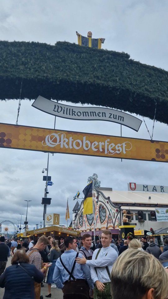 Wiesn mit NIMAX🎡
Letzten Samstag haben wir unsere Tradition fortgesetzt und gemeinsam auf dem Oktoberfest gefeiert. Ein Tag voller guter Laune, bayerischen Schmankerln und der besten Gesellschaft. Bis zum nächsten Jahr, Wiesn!🥨 🍻
 
#TeamNIMAX #Oktoberfest2024 #WiesnTradition #Gemeinschaft #WeAreNIMAX #Bayern#