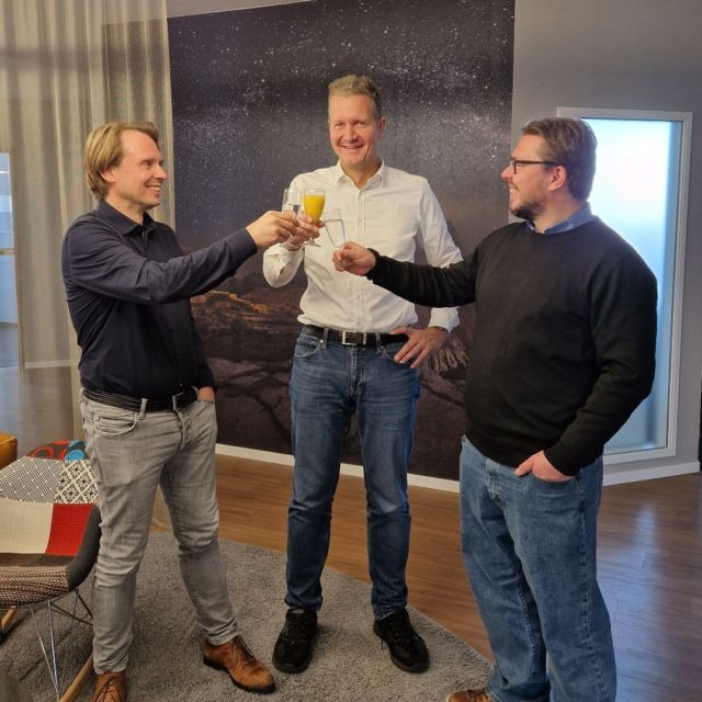 10 Jahre NIMAX🎉
Heute haben wir in unserem monatlichen Get-together das 10-jährige Jubiläum unseres COO Patrick Bosch gefeiert. Seit einem Jahrzehnt bringt er mit Leidenschaft und Engagement gemeinsam mit Dominik und Ben Schwarz NIMAX voran. Auf viele weitere erfolgreiche Jahre!🥂✨

#nimaxgmbh #ecommerce
_____________________________________
#TeamNIMAX #Jubiläum #10Jahre #COO #PatrickBosch #WeAreNIMAX #Unternehmensführung#nimaxgmbh #ecommerce #together #workfamily #ecommerce #astronomy #jubiläum #feiern #onlinebusiness #optik #durchblick